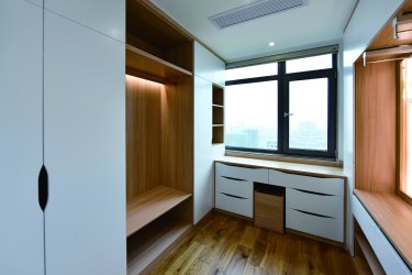 97平跃层/复式原木风卧室