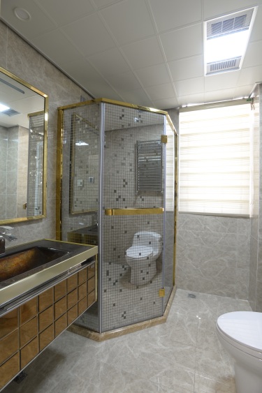 210平3室现代简约卫生间