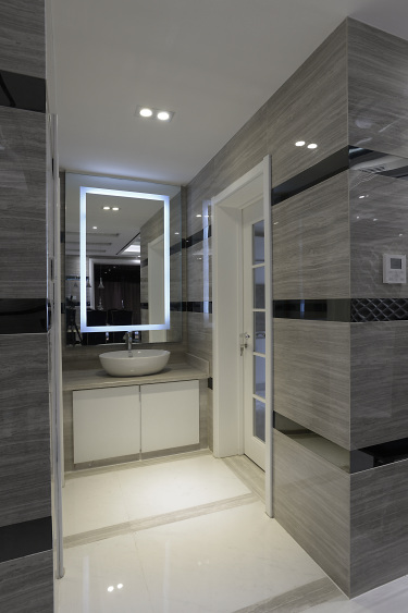 210平3室现代简约卫生间