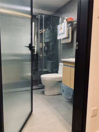 86平2室原木风卫生间