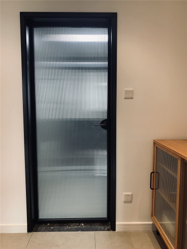 86平2室原木风卫生间