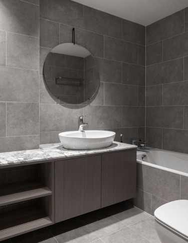 140平4室现代简约卫生间