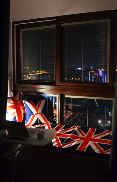 88平2室现代简约阳台