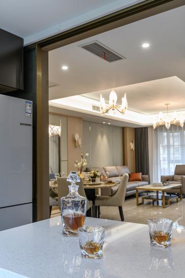 140平4室现代简约餐厅