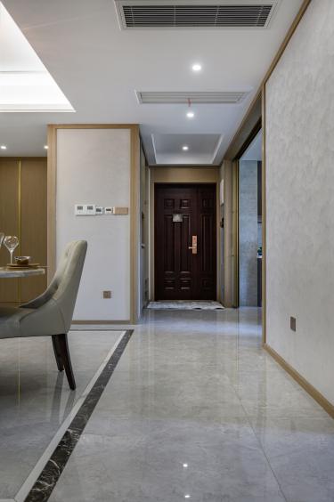 140平4室现代简约玄关