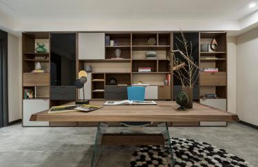 190平4室原木风书房