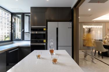 140平4室现代简约厨房