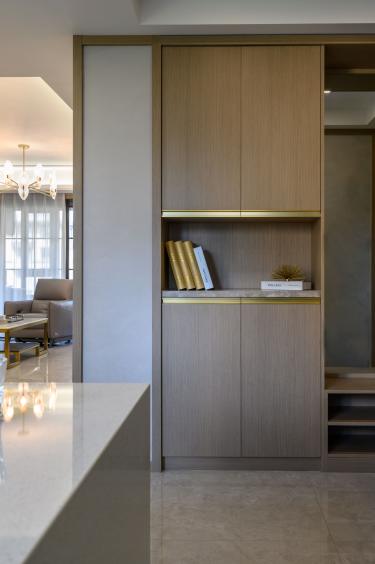 140平4室现代简约玄关