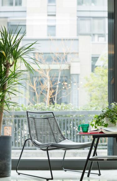 190平4室原木风阳台