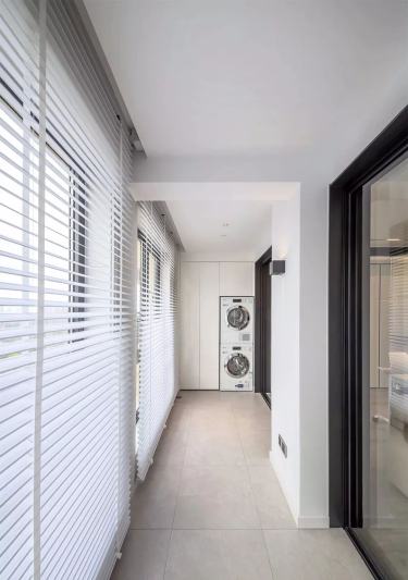 120平现代简约阳台