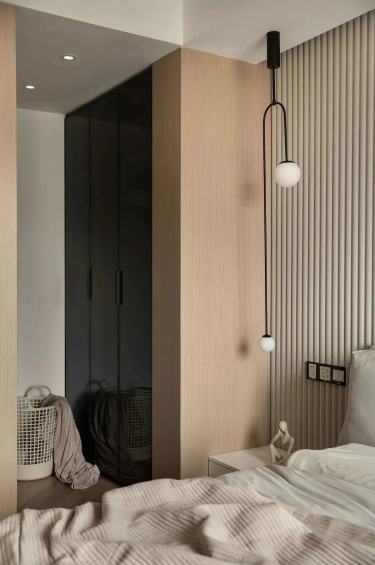 82平现代简约卧室