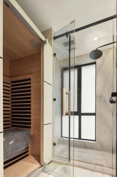 82平现代简约卫生间