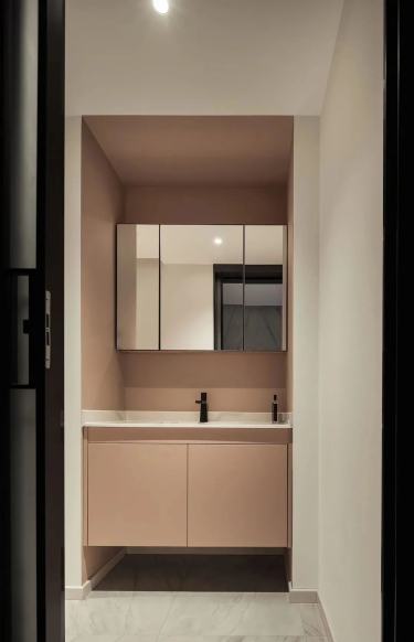 82平现代简约卫生间