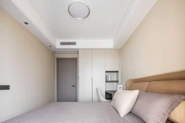 150平现代轻奢卧室