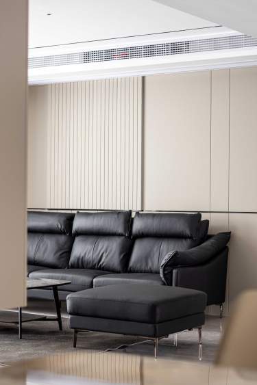 150平现代轻奢客厅