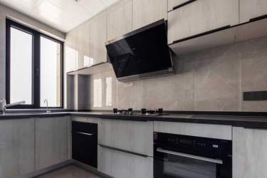 150平现代轻奢厨房