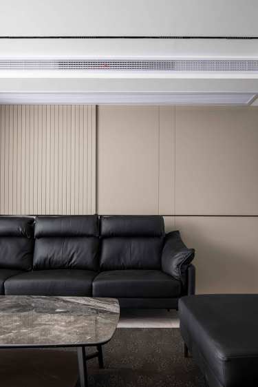 150平现代轻奢客厅