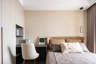 150平现代轻奢卧室