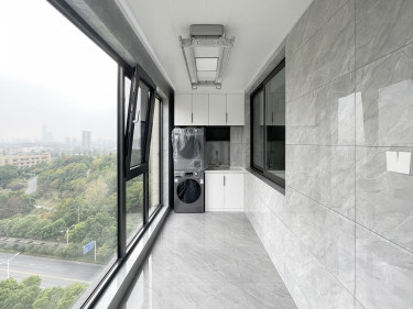 150平现代简约阳台