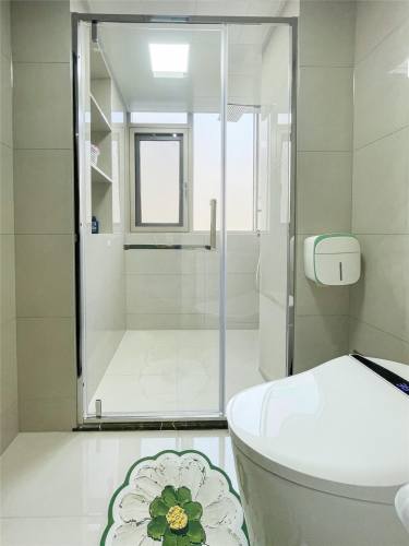 130平奶油风卫生间