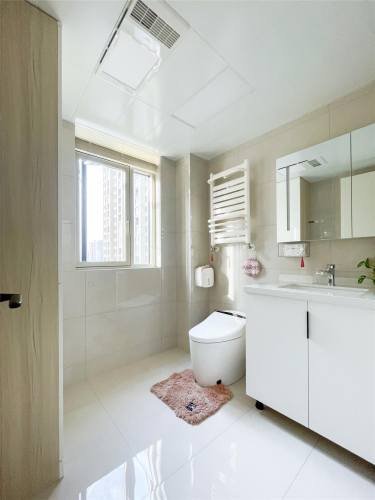 130平奶油风卫生间