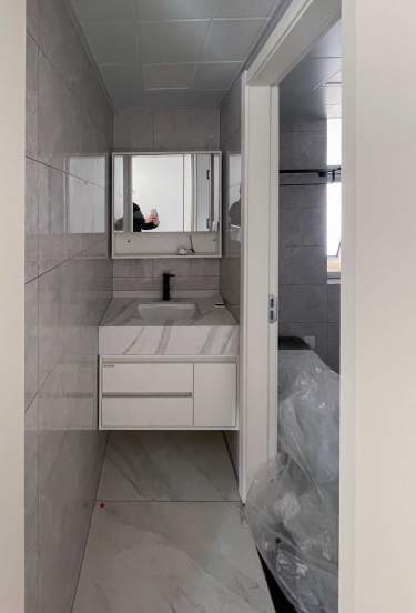 70平现代简约卫生间