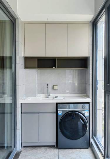 126平现代简约阳台