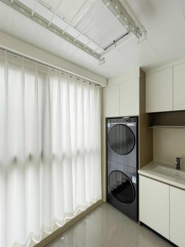 120平现代简约阳台