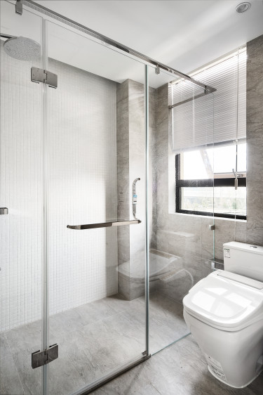 147平现代轻奢卫生间