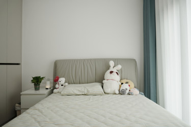 169平现代简约卧室