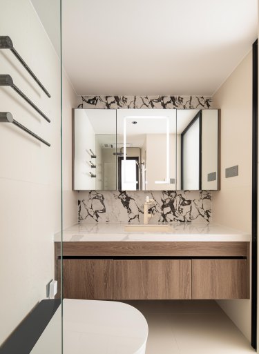 100平现代简约卫生间